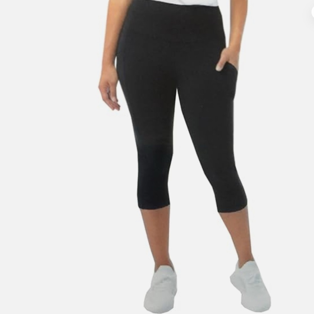 NWT LEGGINGS - BLACK CROPPED HIGH WAISTED ACTIVE size small